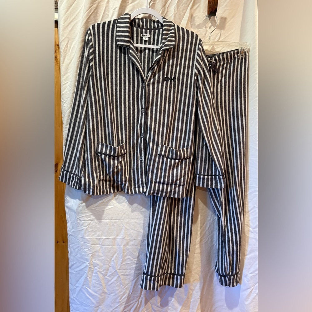 DKNY grey & white stripe pajama set women’s M